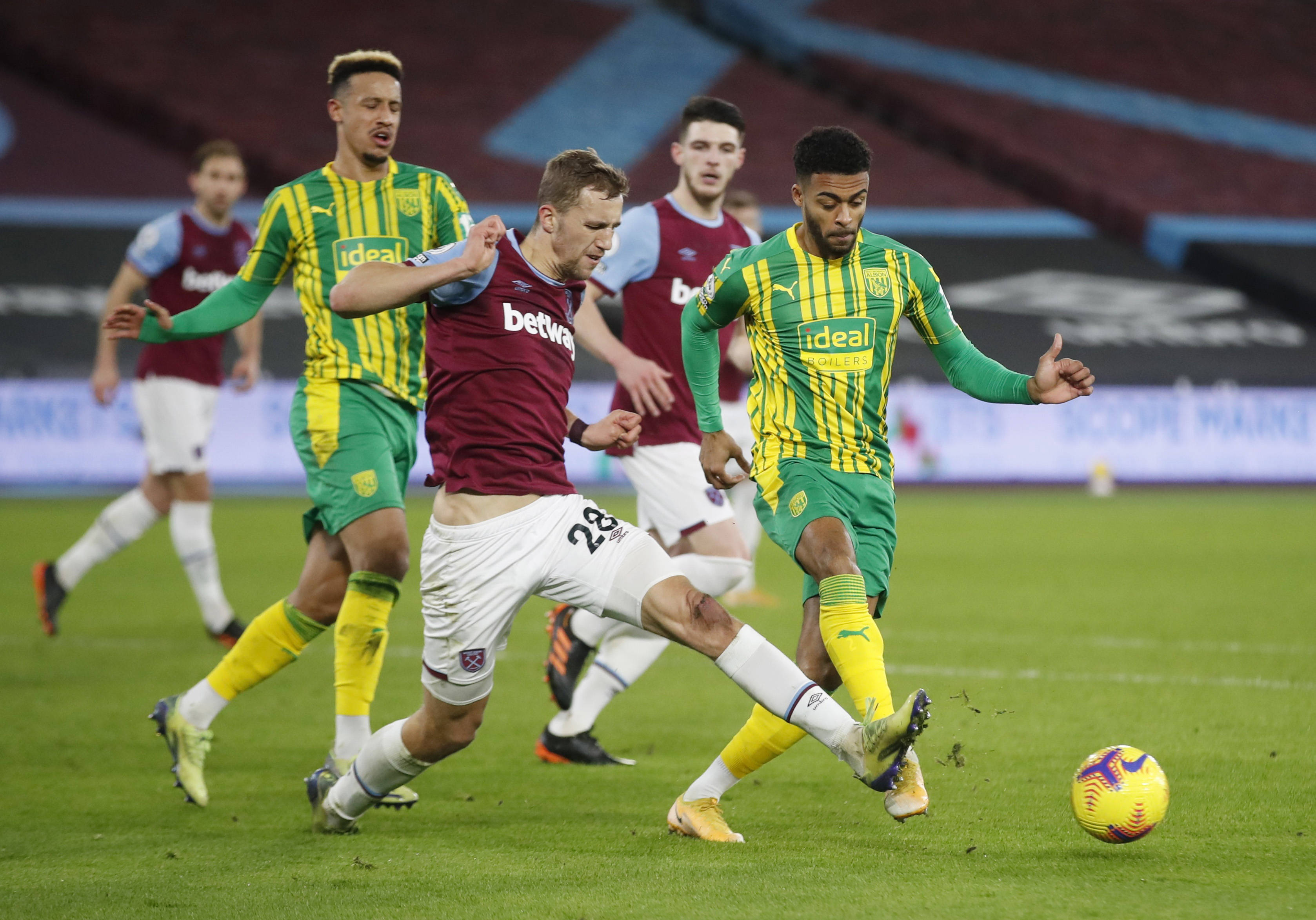 光投向足球 光投向足球